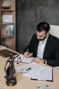 Fuhuşta Yakalanmanın Cezası 3 pexels pavel danilyuk 8112126 1