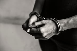 Ekstazi Kullanım Sınırı 1 criminal handcuffs 1