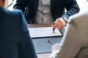 Boşanma Sürecinde Cinsel İstismar İftirası 1 breakup marriage couple with divorce certification 1