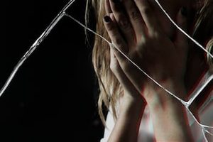 Anasayfa 5 depressed woman with cracked glass effect 1