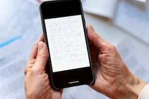 Anasayfa 6 top view hands holding smartphone 1