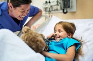Çocuk Sağlığı ve Hastalıkları Malpraktis Davaları 2 young sick girl staying hospital 1